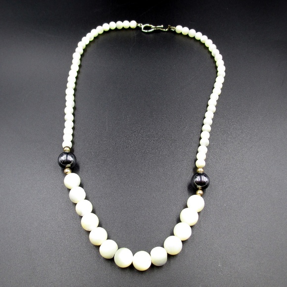 Jewelry - Vintage Mother Of Pearl Beaded Necklace 18 Inches